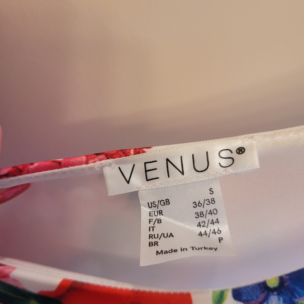 VENUS - Picture 4 of 8